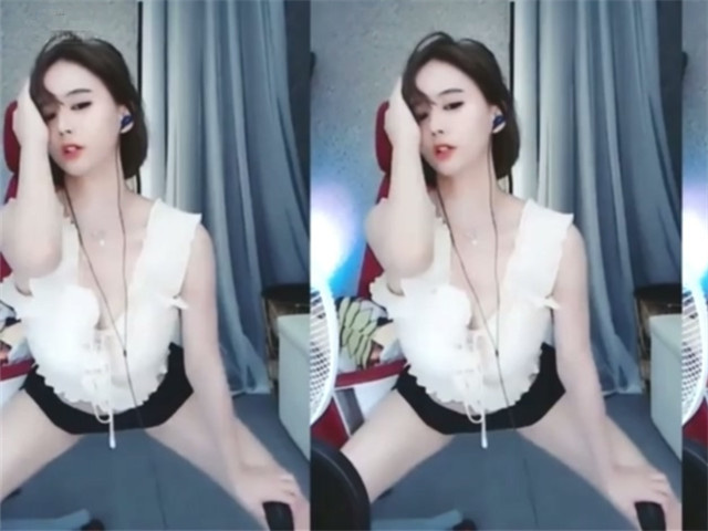 【虎牙主播】高颜值完美身材【中国蓝-月月王】妩媚舞蹈