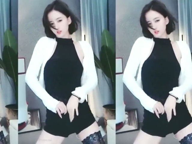 【虎牙主播】高颜值完美身材【中国蓝-月月王】妩媚舞蹈