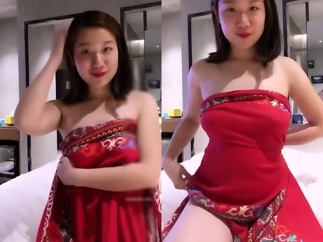 大学生兼职女主播和眼镜男同学