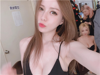 台湾嫩模张语昕，半脱妹女仆装