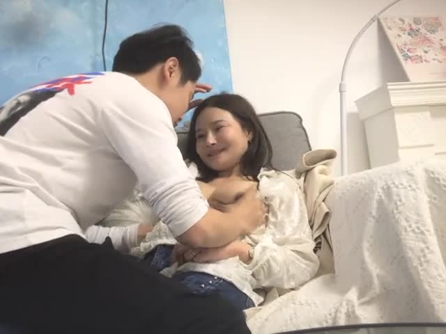 年少不知阿姨好,超骚逼浪穴滑进去,各种啪啪