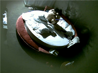 情侣之间为爱鼓掌