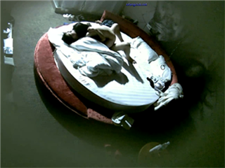 情侣之间为爱鼓掌