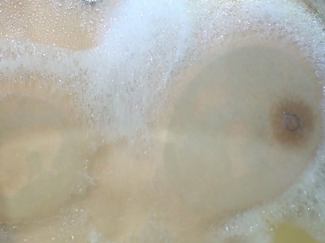 魅惑女神『芷儿』大尺度浴室全裸勾引