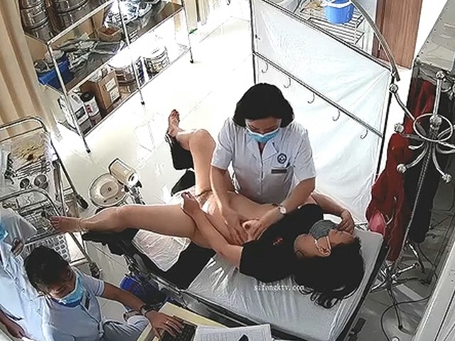 【破解摄像头】女子医院妇科诊室，偸拍几位来做人流妹子