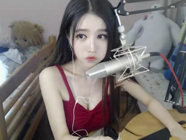 熊X人气女主播，私下视频