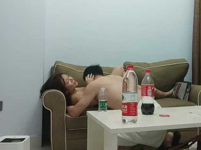 网恋三天奔现未婚骚女,吃饱和足再操逼