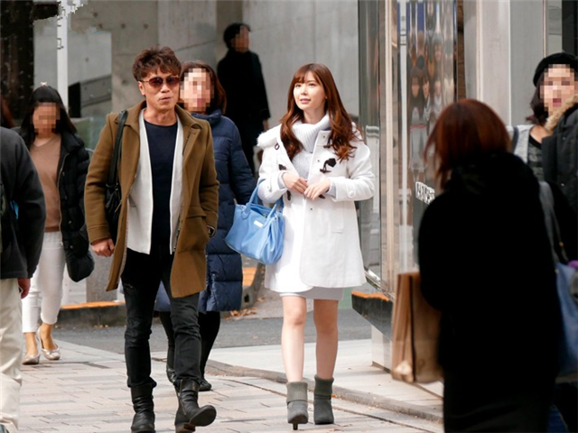 抓到了,没拍片的时候都在援交！