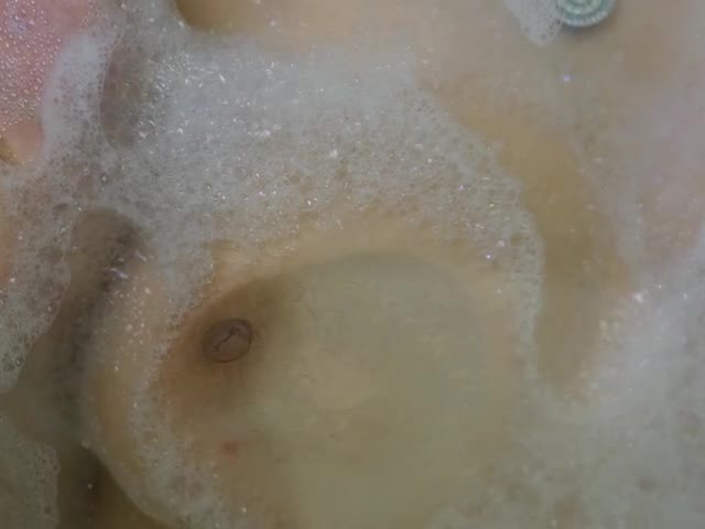 独家甄藏美艳女神,秀人魅惑女神,大尺度浴室全裸勾引,直接全裸三点