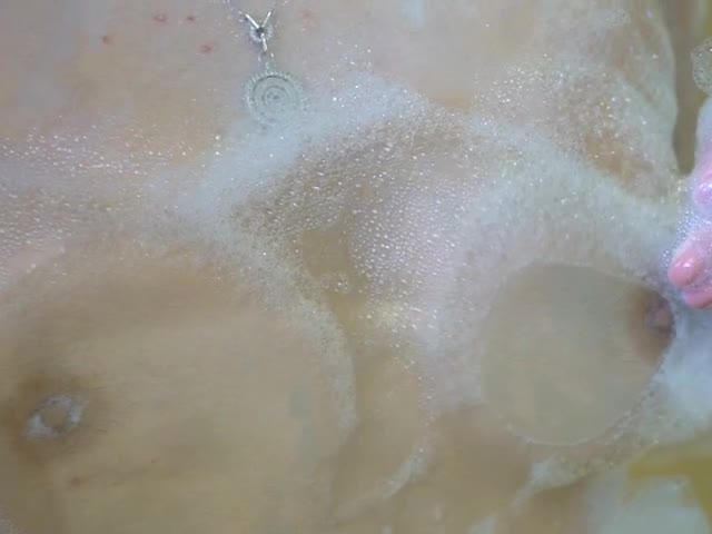 独家甄藏美艳女神,秀人魅惑女神,大尺度浴室全裸勾引,直接全裸三点