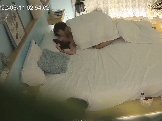 2022-511 最新流出 正太与御姐朋友开房谈心 酒后发骚 快射我嘴里