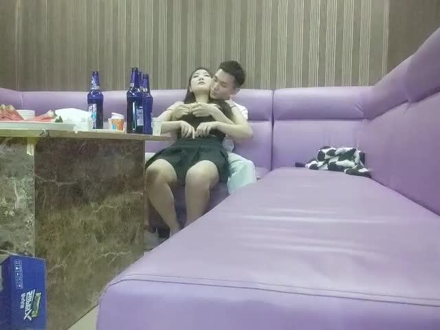 【歌厅探花】，商K包间遇女神