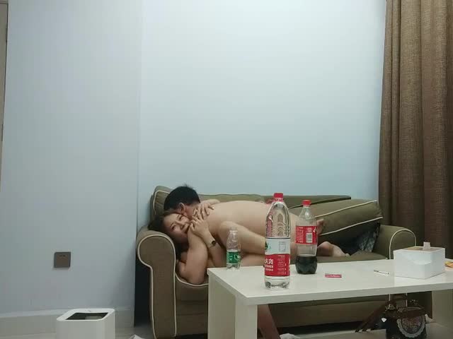 网恋三天奔现未婚骚女,吃饱和足再操逼