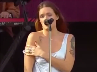 主张男女平等!瑞典女歌手欧美歌手托芙·罗会在演唱会发福利!