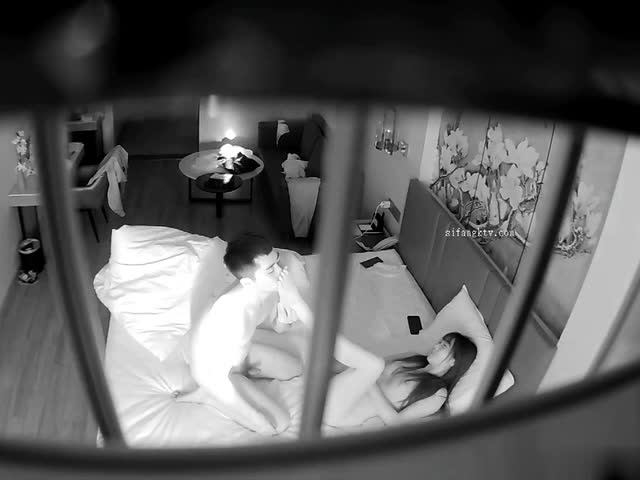 萤石云酒店偷拍两对年轻情侣开房啪啪