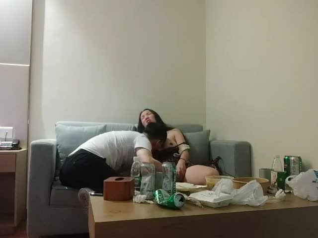 【爱情故事】网聊新人，良家骚女今天见面