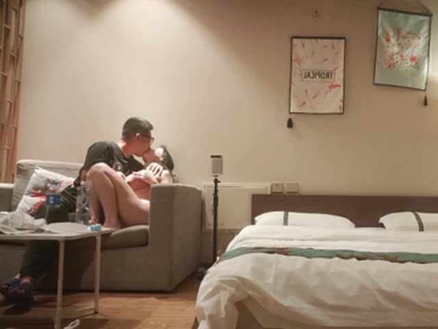 美臀骑乘上下抽插 