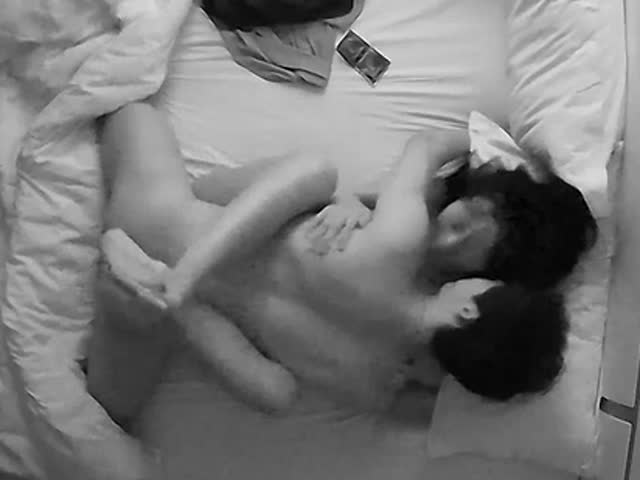 酒店摄像头偷拍,大学生情侣开学炮超甜美清纯妹子