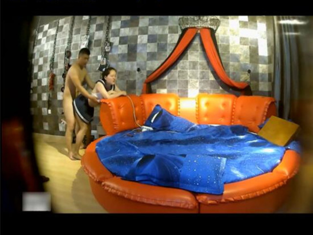 酒店偷拍-水嫩大学妹被男友带到酒店