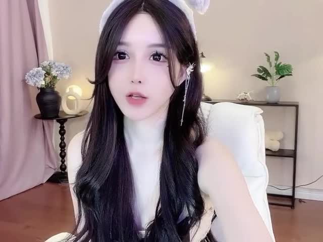 气质大眼镜空灵女神