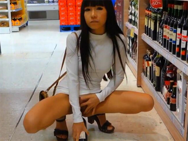 非常热门的迪卡侬门事件女主角又玩出新高度