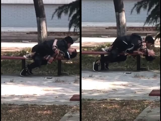 【新瓜】山东cj大学⭐校园凉椅上