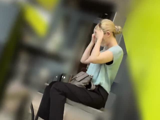 尾随極品粉嫩黃發美女