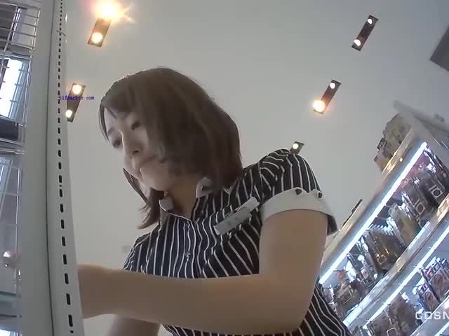 【最新极品抄底】多角度超近景抄底偷拍