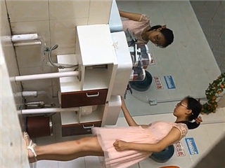 牛人潛入公共女廁精選