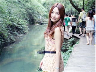 重庆皇后酒吧,宿醉黑丝制服美女被多男