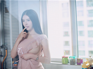 李丽莎，黑色網襪的藝術誘惑