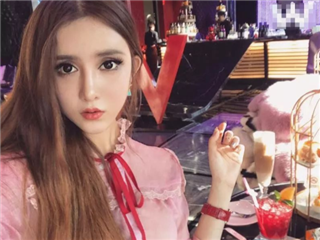 蛇精女，李蒽熙进化成混血脸