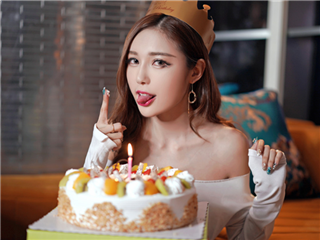 梦小楠小夜猫《性感网袜与诱惑浴室奶油涂抹》