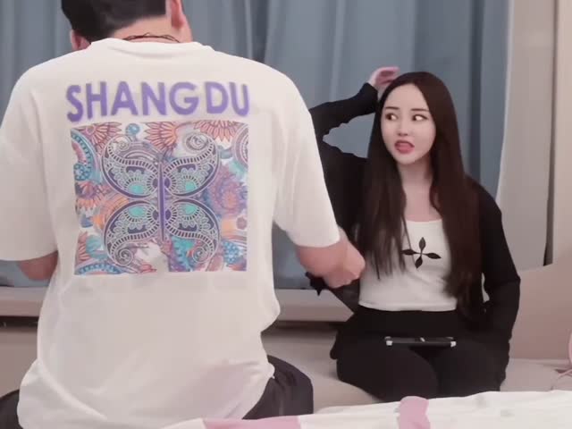 约操极品豪乳白嫩网红留学生