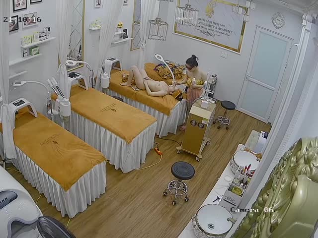 稀有黑客破解美容院️摄像头偷拍