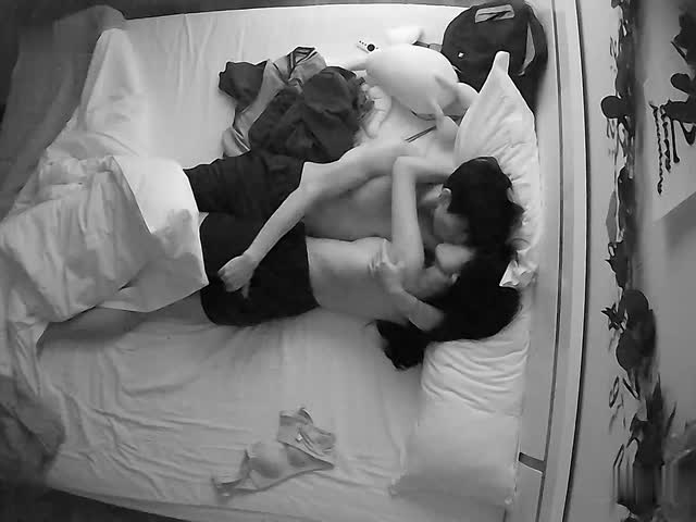 最新流出乐橙酒店摄像头偷拍,大学生情侣开学炮