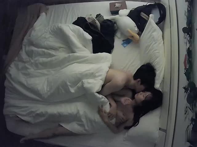 最新流出乐橙酒店摄像头偷拍,大学生情侣开学炮