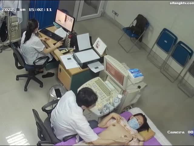 黑客破解医院B超室监控偷拍❤️