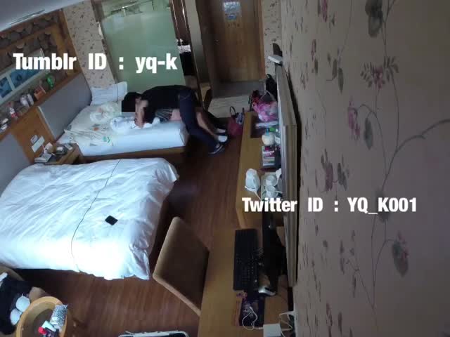 老婆穿上露出款超级短裙