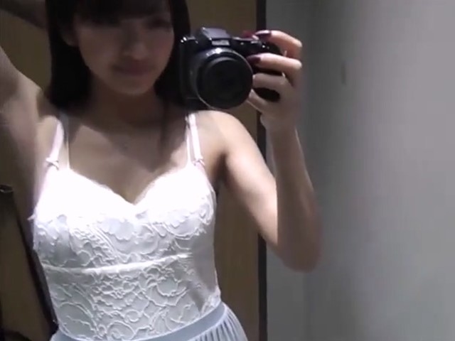 3组素人在更衣间的泄密 情侣在小包厢啪啪 正妹在里面自慰拿道具插嫩穴