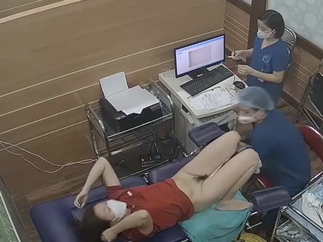 医院妇科检查室监控偷拍