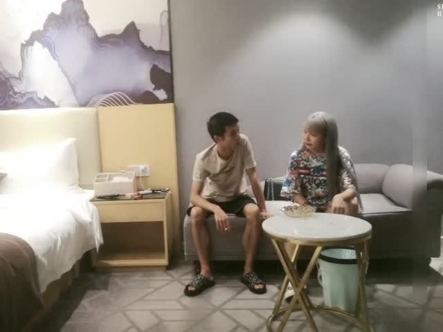 这双笔直大长腿看的流口水