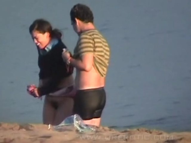 欧美TP 夜视偷窥情侣野外亲热