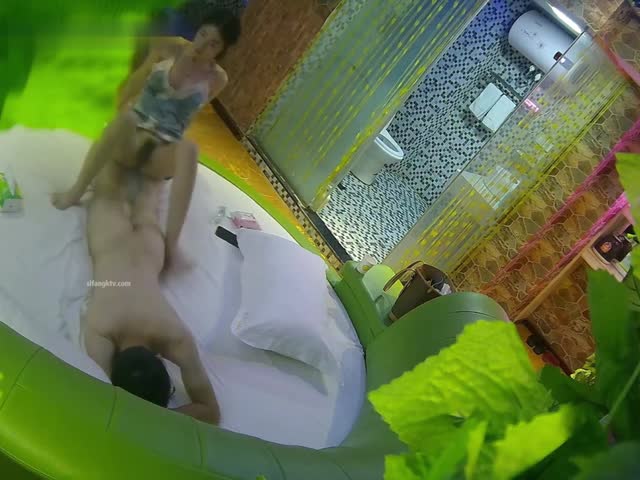 不良酒店盗录帅气小哥与气质苗条女友开房爱爱…