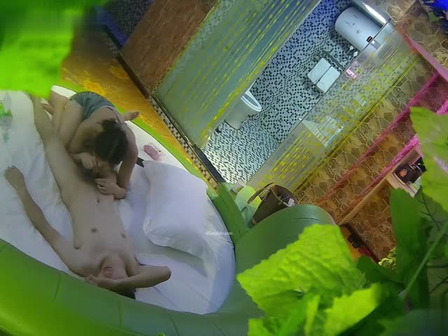 不良酒店盗录帅气小哥与气质苗条女友开房爱爱…