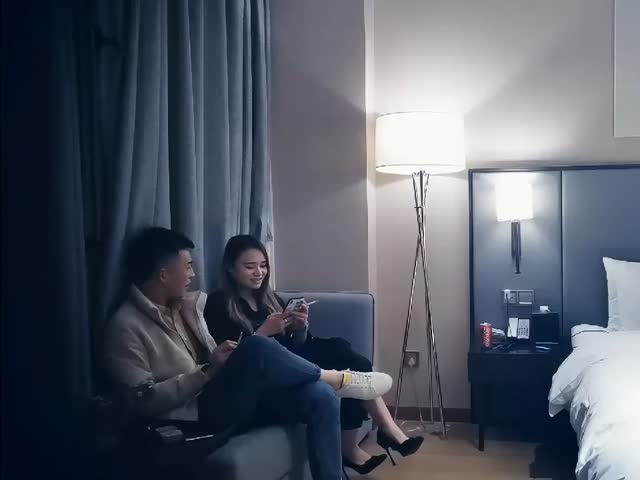 约到酒店前凸后翘肉体