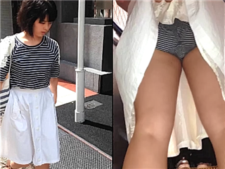 手扶梯偷拍裙底风光3