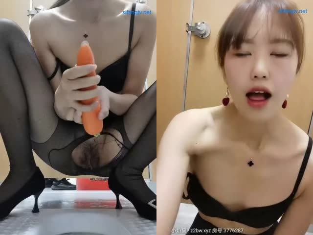高跟黑丝贫乳痴女公厕里淫声荡语撩骚互动,道具玩弄骚逼自慰…