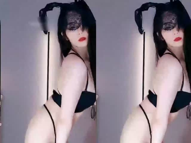 虎牙丨火焰七七 千元定制 新 2V