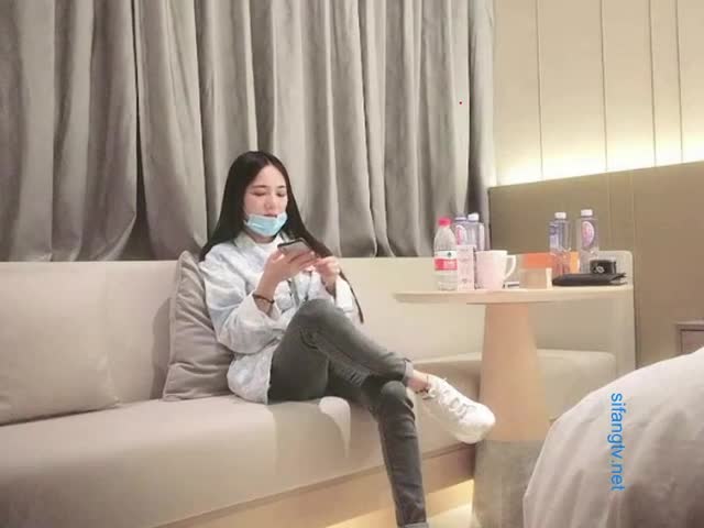 寻花偷拍-大屌魔人高价約了个长腿苗窕大奶美女,穿上开档黑丝暴力开操…